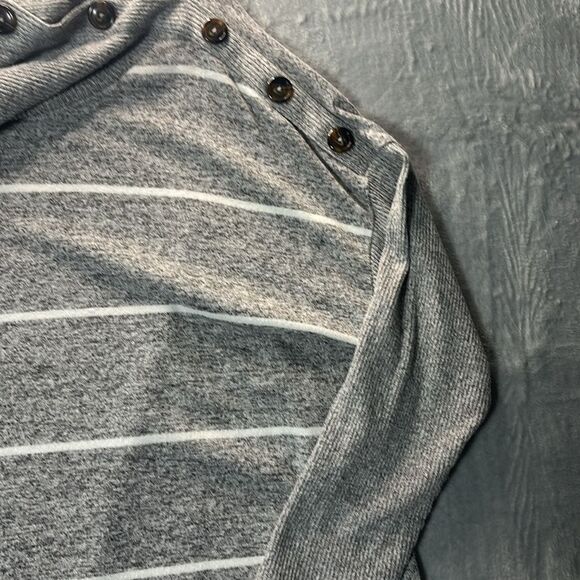 Maurice 24/7 Gray Striped Funnel Neck Button Detail Soft Size 1 - Picture 4 of 9